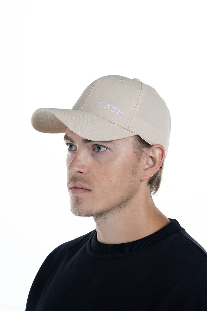 Man with Linen Fabric Cap With small embroidered Divina logo