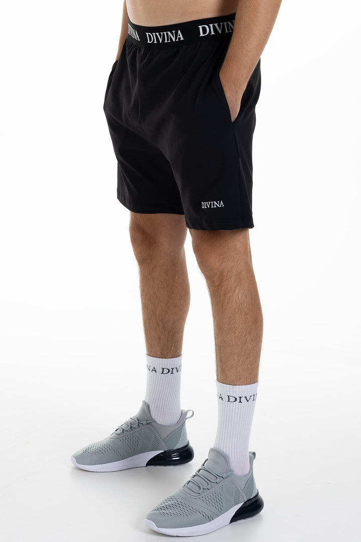 Shorts Ultra Black Side with hands in pockets