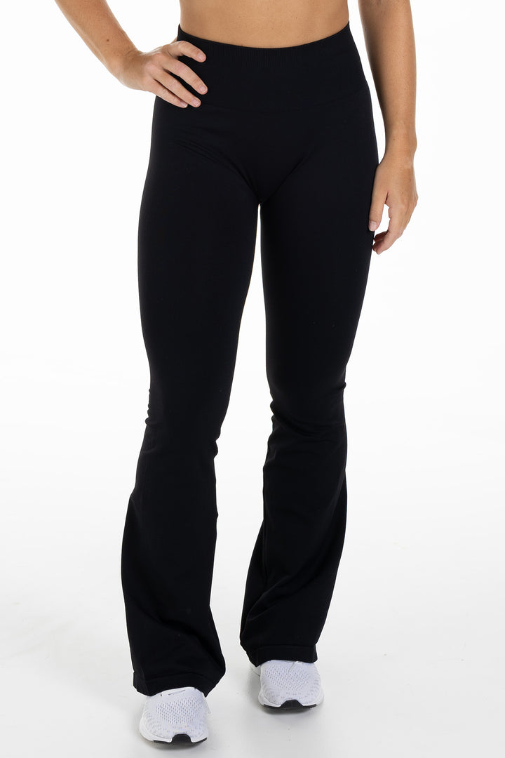 Seamless Scrunch Flare Tights Altum Black Front