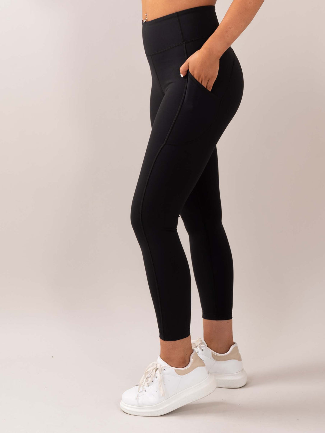 Ardor tights with hand in pocket