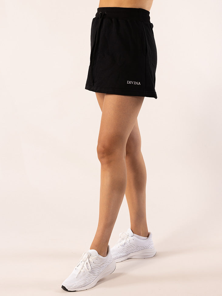 Black comfy skirt side