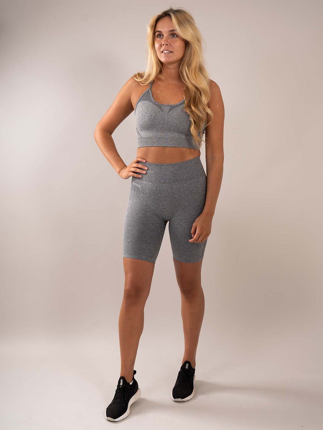 Four Seamless Short set Grey front