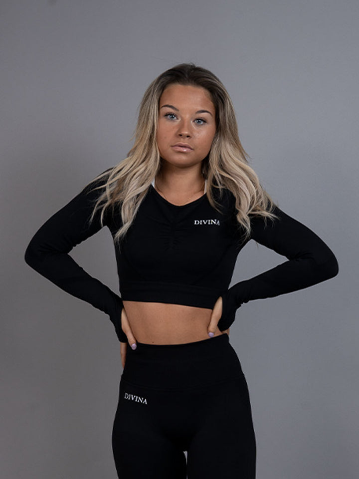 Scrunch Seamless crop top Black front