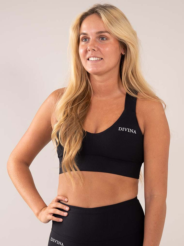 Ribbed seamless Grade sports bra Black front