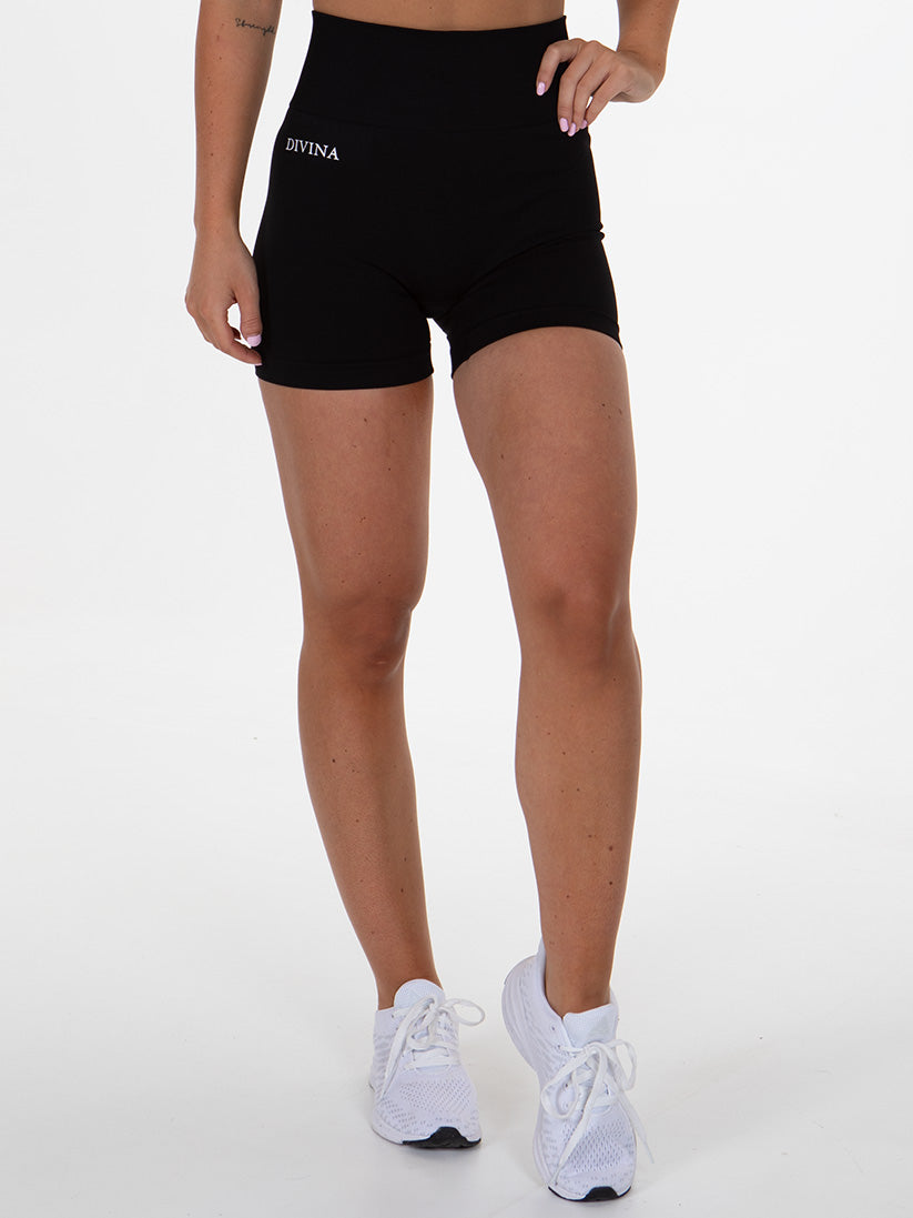 Nani Black Shorts side