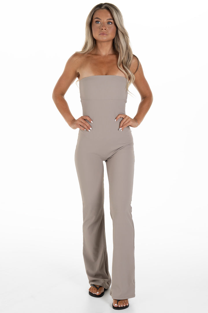 Woman in Beige Ribbed Jumpsuit Palma Front