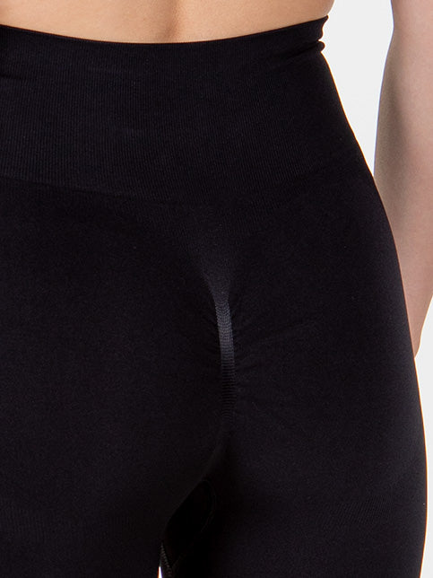 Seamless Prime Black Shorts Detail