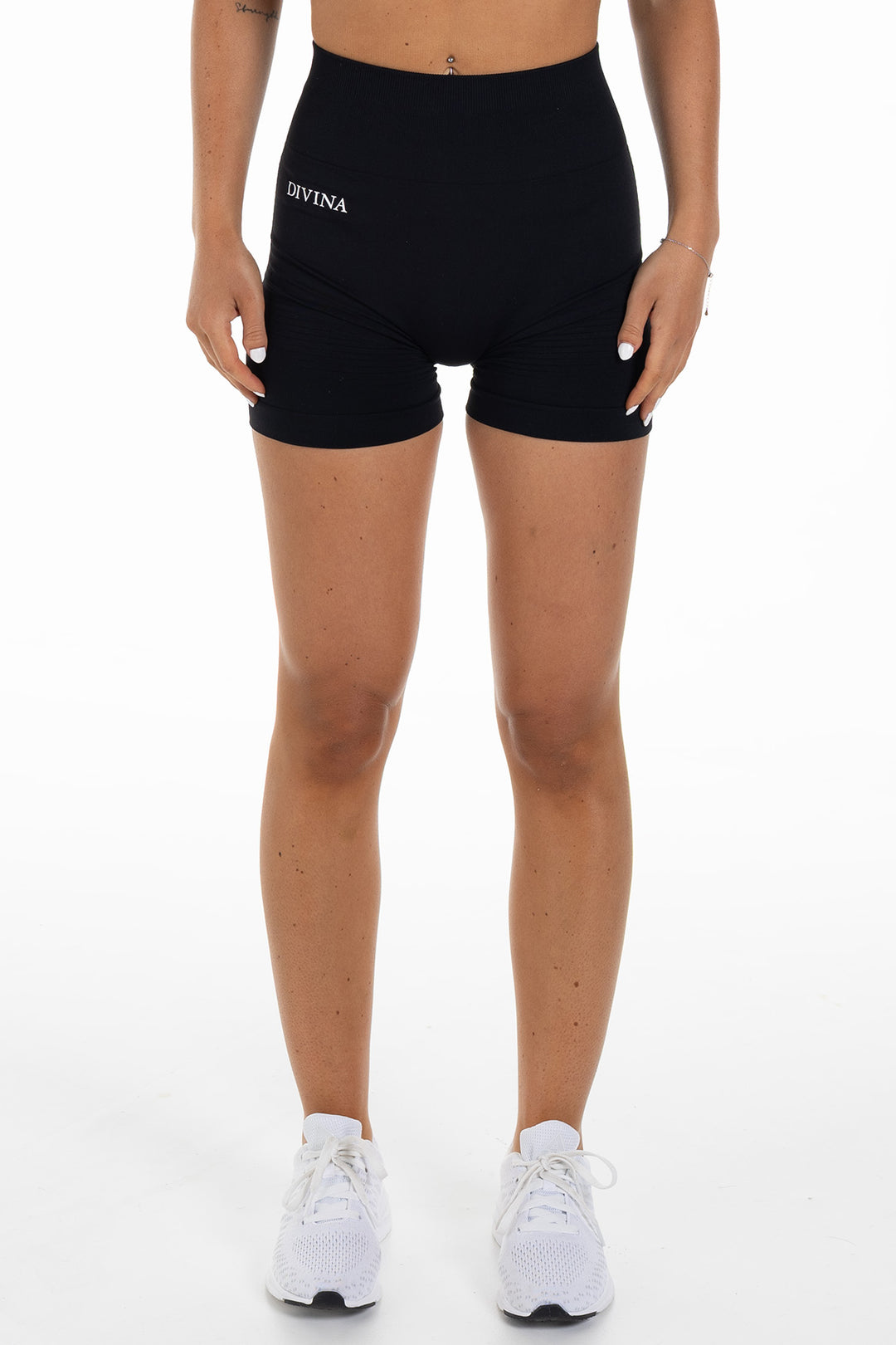 Seamless Scrunch Shorts Sleek Black Front